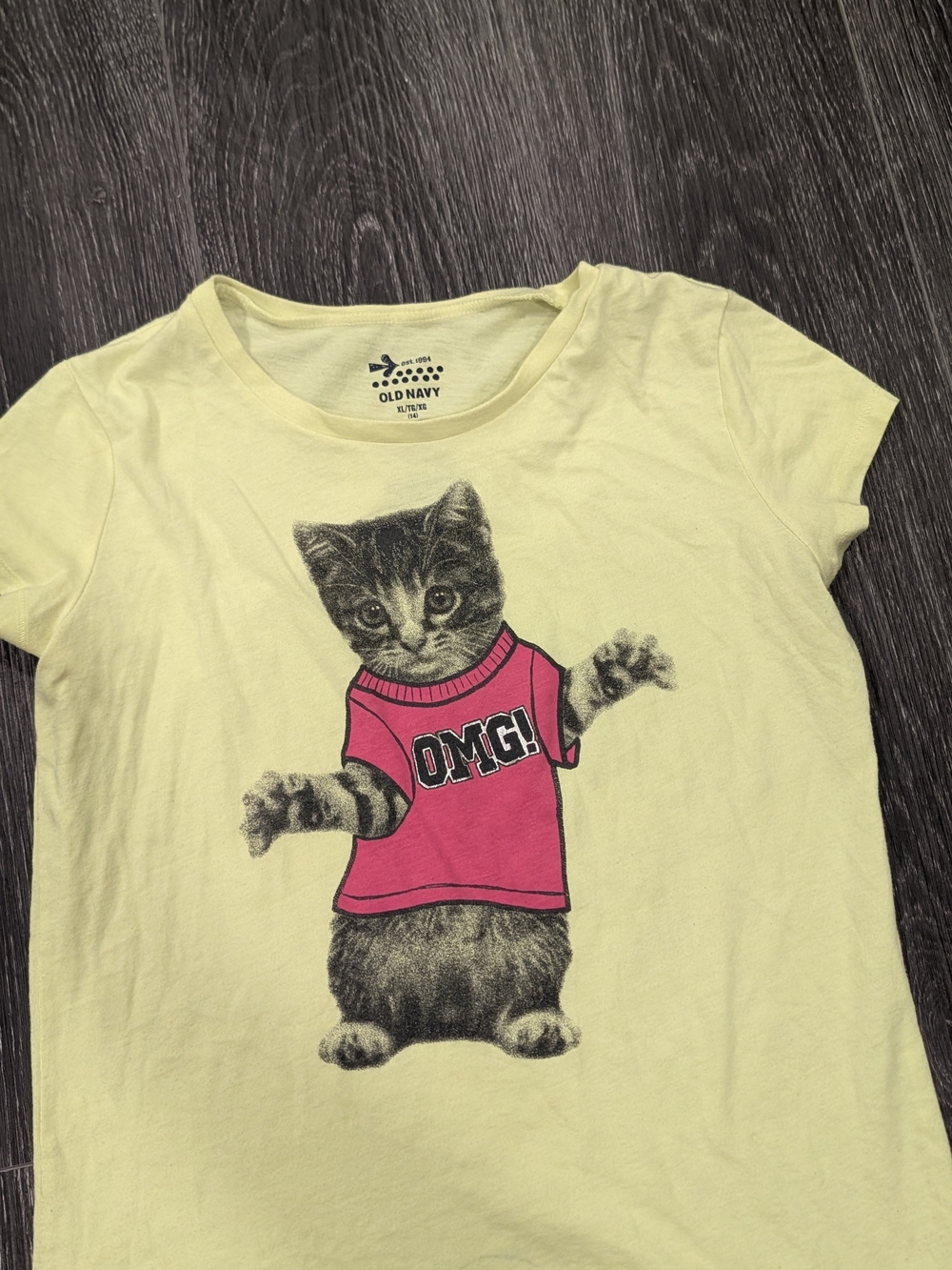 Old Navy Cat Graphic Tee in Light Yellow with Pink Print